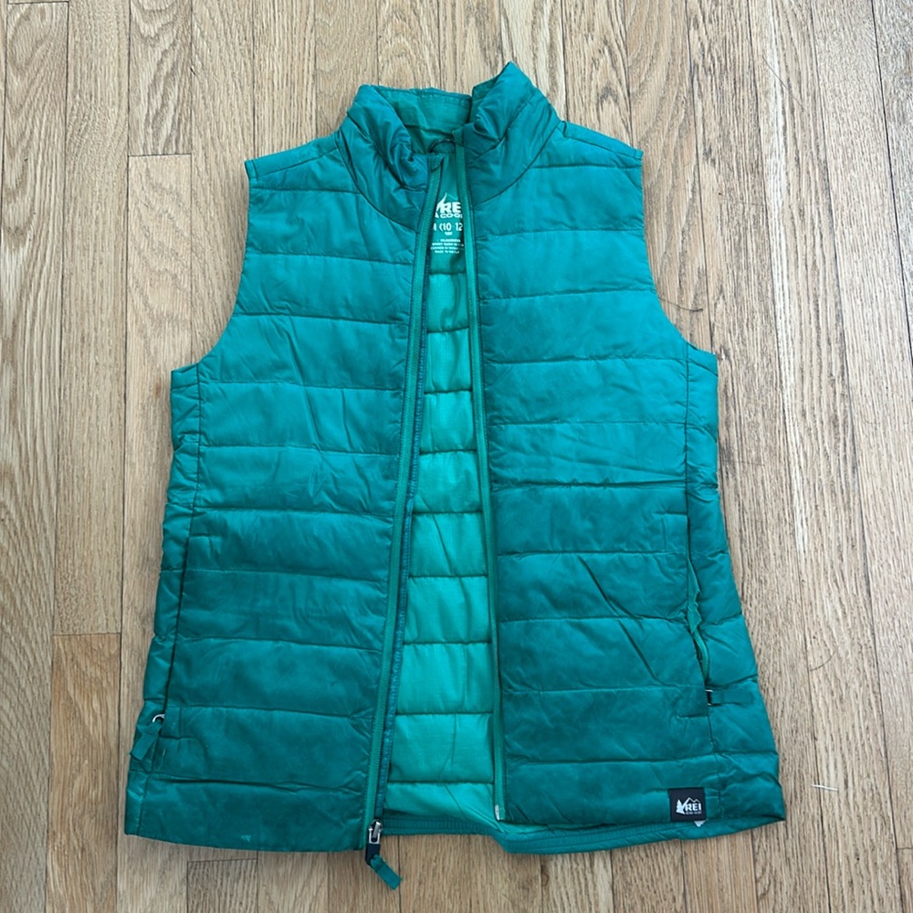 REI bright green puffy vest lightweight size M (10-12 kids)